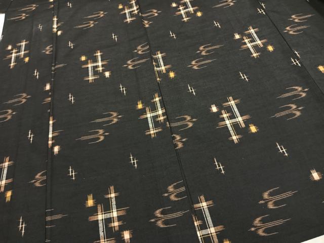 平和屋着物▽上質な紬 単衣 琉球絣 黒地 正絹 逸品 AABC4020fy