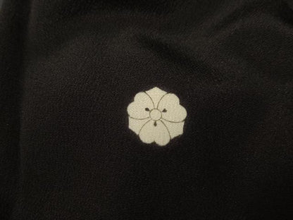 平和屋着物■豪華黒留袖　駒刺繍　地紙飛鶴花文　金彩　正絹　逸品　AABC5228sx