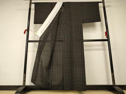 平和屋着物＊夏物　国指定重要無形文化財　本場久米島紬　手織　立涌文　正絹　逸品　AABC6982jd