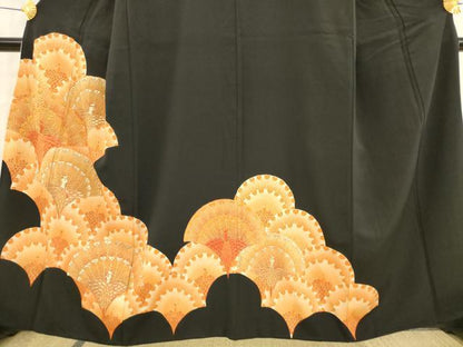 平和屋着物■豪華黒留袖　駒刺繍　孔雀青海波　金彩　正絹　逸品　AABC7382ma