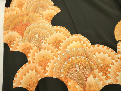 平和屋着物■豪華黒留袖　駒刺繍　孔雀青海波　金彩　正絹　逸品　AABC7382ma