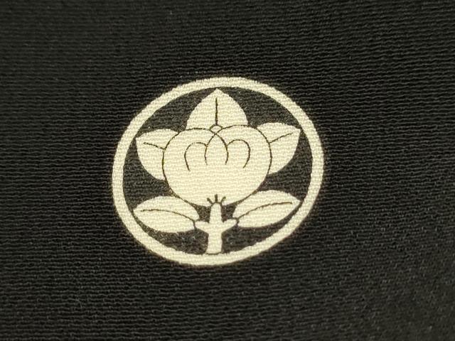 平和屋着物■豪華黒留袖　駒刺繍　孔雀青海波　金彩　正絹　逸品　AABC7382ma