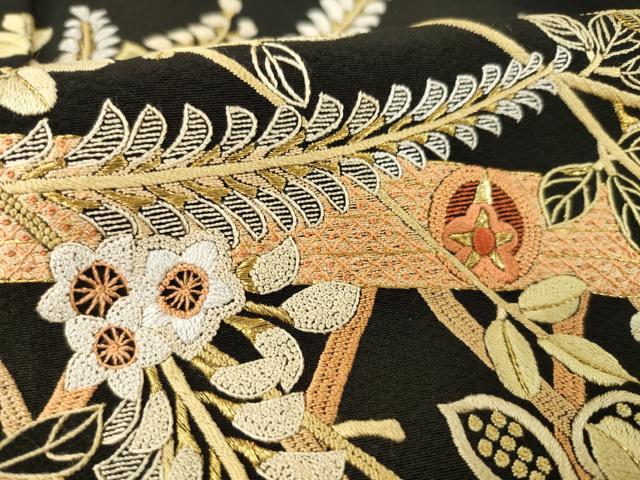 平和屋着物●総刺繍　黒留袖　作家物　中国三大刺繍　相良刺繍　花籬文　金糸　正絹　逸品　AABC9206ck