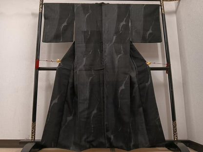 平和屋着物●上質な紬　流水文　黒地　正絹　逸品　AABC9293ph