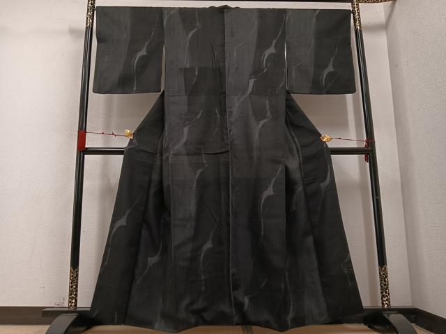 平和屋着物●上質な紬　流水文　黒地　正絹　逸品　AABC9293ph
