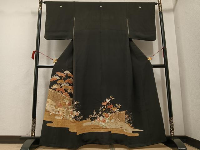 平和屋着物●豪華黒留袖　駒刺繍　枝花文　金彩　正絹　逸品　AABC9331ph