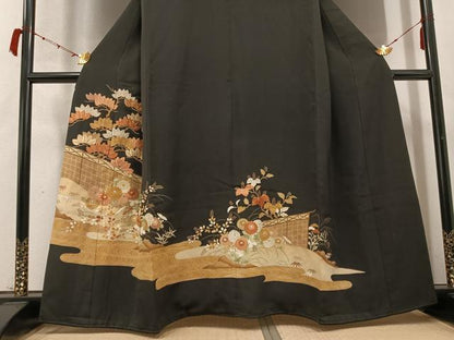 平和屋着物●豪華黒留袖　駒刺繍　枝花文　金彩　正絹　逸品　AABC9331ph