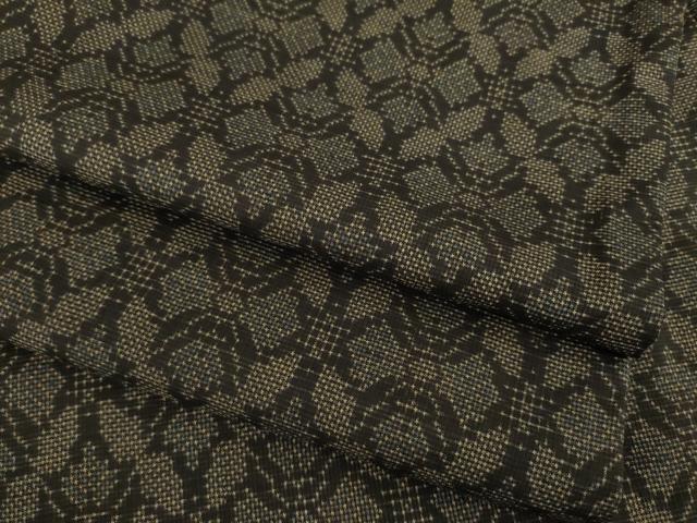 平和屋着物●本場大島紬 一元7マルキ 花菱文 黒地 正絹 逸品 AABC9464ck