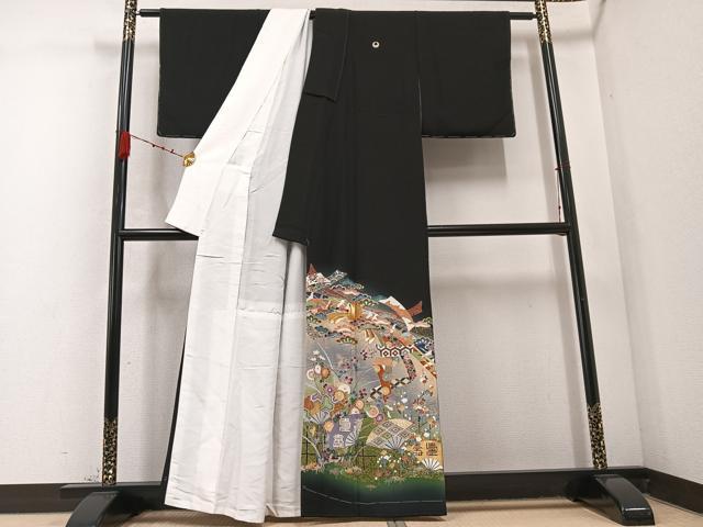 平和屋着物●豪華黒留袖　作家物　駒刺繍　松竹梅扇面花文　暈し染め　金彩　正絹　逸品　AABC9706ph