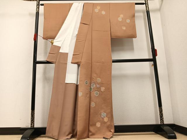 平和屋着物●訪問着　刺繍　群れ鳥亀甲文　金銀彩　正絹　逸品　AABC9773ph