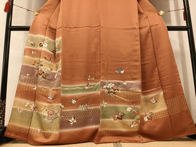 平和屋着物●訪問着　駒刺繍　舞蝶文　草花　暈し染め　金彩　正絹　逸品　AABC9777ph