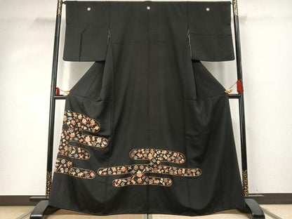 平和屋着物●豪華黒留袖　駒刺繍　宝尽くし文様　黒地　正絹　逸品　AABD0674fy