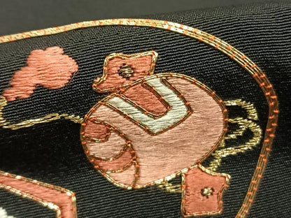 平和屋着物●豪華黒留袖　駒刺繍　宝尽くし文様　黒地　正絹　逸品　AABD0674fy