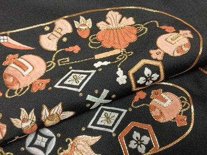 平和屋着物●豪華黒留袖　駒刺繍　宝尽くし文様　黒地　正絹　逸品　AABD0674fy