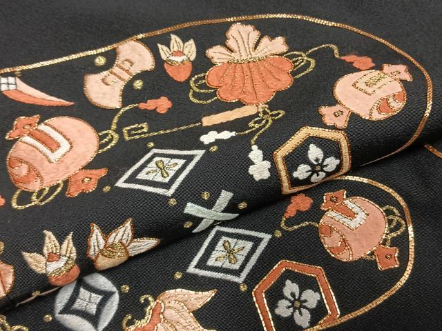 平和屋着物●豪華黒留袖　駒刺繍　宝尽くし文様　黒地　正絹　逸品　AABD0674fy