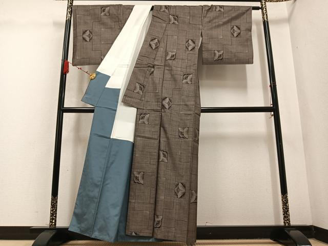 平和屋着物●本場大島紬 カタス9マルキ 色紙花文 正絹 逸品 AABD0774ph