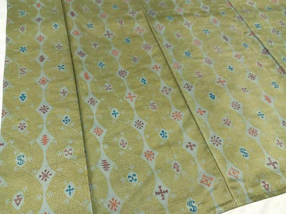 平和屋着物●上質な小紋 紬地 型染め 舞花文 油色地 正絹 逸品 AABD0805ph