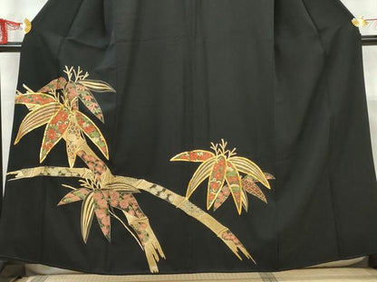 平和屋着物■豪華黒留袖　駒刺繍　笹竹花唐草文　金糸　正絹　逸品　AABD2524cs