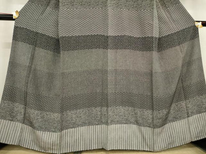 平和屋着物●訪問着　横段花文　黒地　正絹　逸品　AABD4345ck