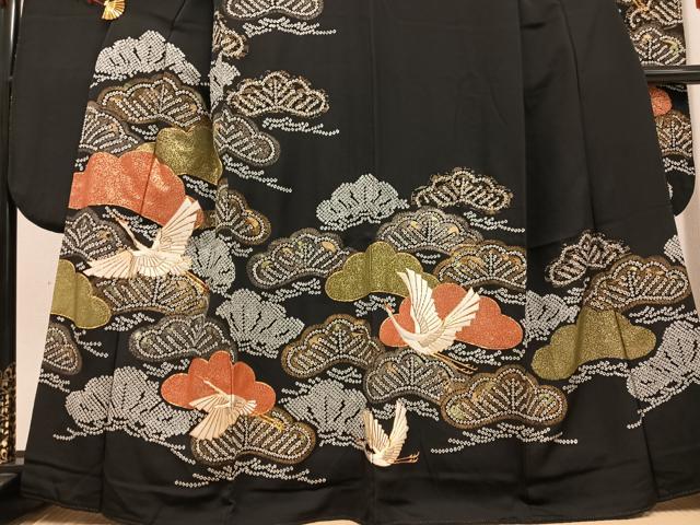 平和屋着物●豪華振袖 駒刺繍 絞り 群れ鶴丸文 黒地 金彩 正絹 逸品 AABD4407ph