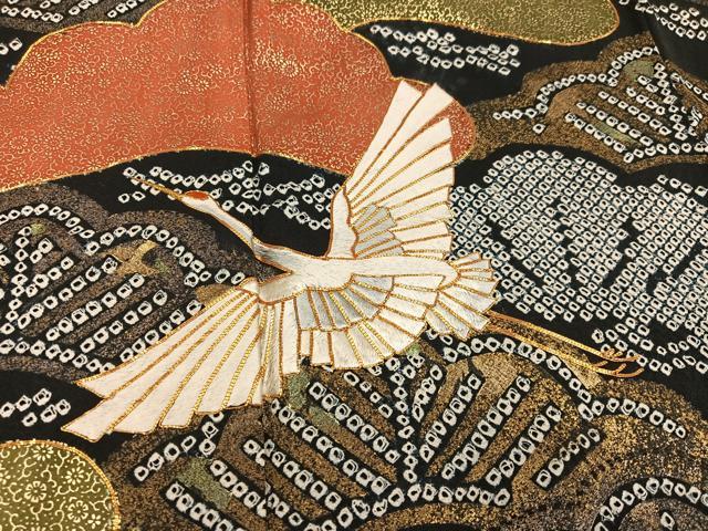 平和屋着物●豪華振袖 駒刺繍 絞り 群れ鶴丸文 黒地 金彩 正絹 逸品 AABD4407ph