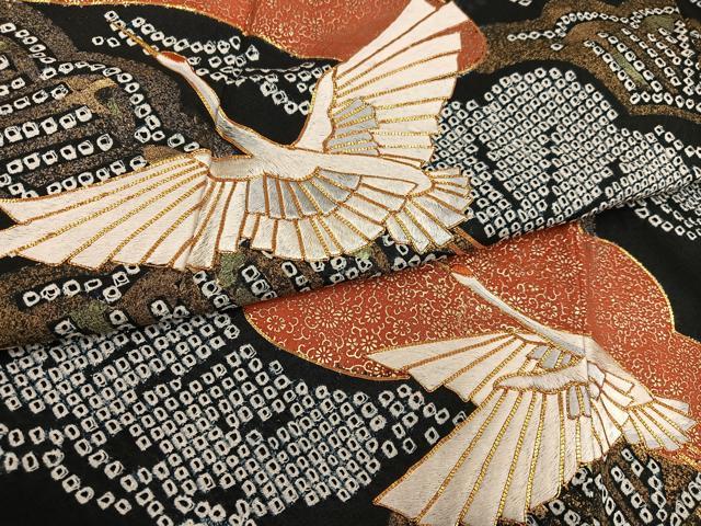 平和屋着物●豪華振袖 駒刺繍 絞り 群れ鶴丸文 黒地 金彩 正絹 逸品 AABD4407ph