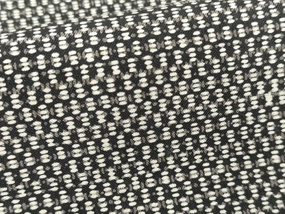 平和屋着物●男性　紬　幾何学文様　黒地　正絹　逸品　AABD4943cs