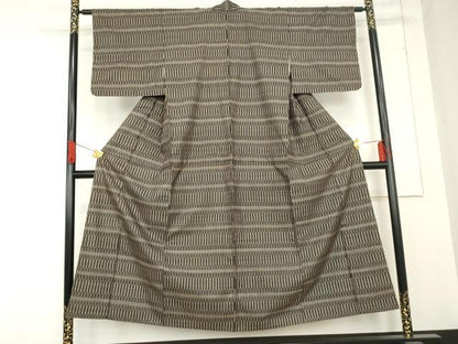 平和屋着物●本場大島紬　泥染め　一元7マルキ　幾何学柄　正絹　逸品　AABD4955cs