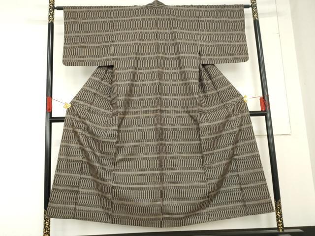 平和屋着物●本場大島紬　泥染め　一元7マルキ　幾何学柄　正絹　逸品　AABD4955cs