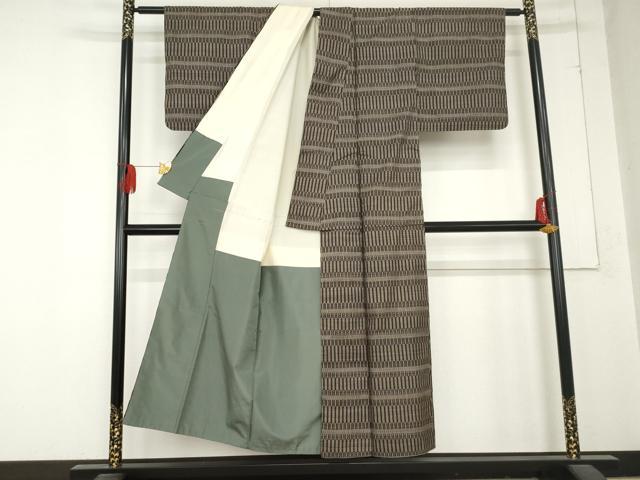 平和屋着物●本場大島紬　泥染め　一元7マルキ　幾何学柄　正絹　逸品　AABD4955cs