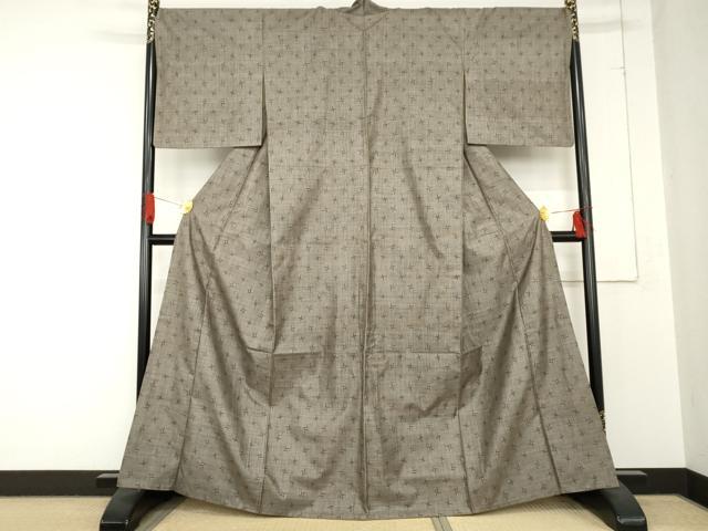 平和屋着物●本場大島紬　泥染め　カタス9マルキ　幾何学柄　正絹　逸品　AABD4969cs