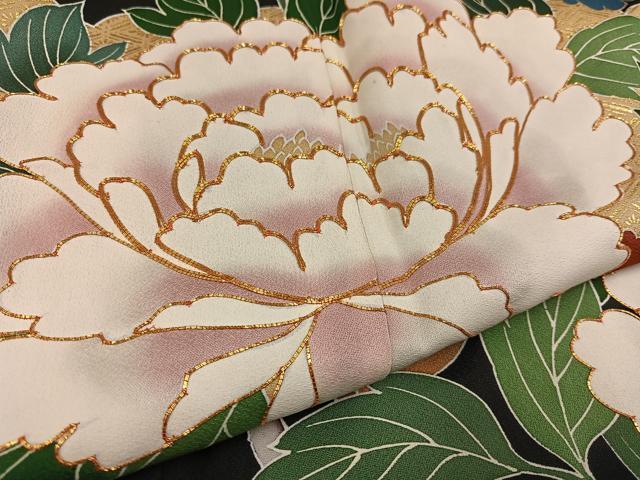 平和屋着物●豪華振袖 駒刺繍 牡丹 黒地 金彩 正絹 逸品 AABD6019ph