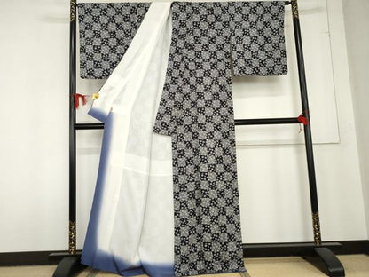 平和屋着物●上質な小紋　市松舞花文　黒地　ますいわ屋扱い　正絹　逸品　AABD6201cs