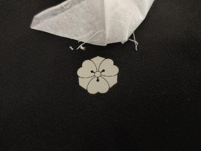平和屋着物●豪華黒留袖　友禅　作家物　枝花に休み鳥　暈し染め　正絹　逸品　AABD6209cs