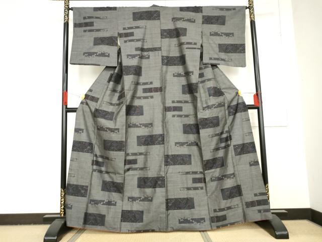 平和屋着物●極上　本場大島紬　カタス7マルキ　横段更紗花文　黒地　正絹　逸品　AABD6221cs