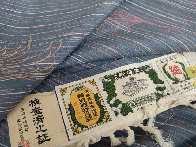 平和屋着物●結城紬　斜縞　舞花文　証紙付き　正絹　逸品　未使用　AABD6234cs
