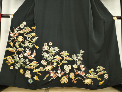 平和屋着物●豪華黒留袖　友禅　駒刺繍　松竹梅吉祥宝尽くし　金彩　正絹　逸品　AABD6693ck