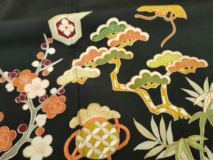 平和屋着物●豪華黒留袖　友禅　駒刺繍　松竹梅吉祥宝尽くし　金彩　正絹　逸品　AABD6693ck