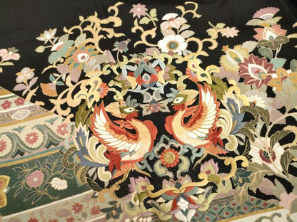 平和屋着物●豪華黒留袖　作家物　駒刺繍　向かい鳥更紗花文　金糸　正絹　逸品　AABE9241ck
