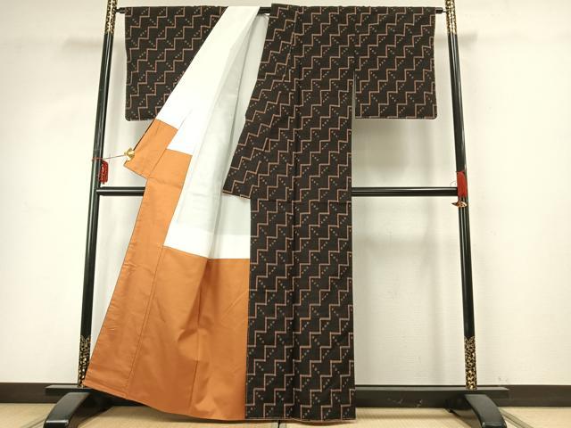 平和屋着物●国指定重要無形文化財　本場久米島紬　手織　抽象文様　正絹　逸品　AABI4447ck