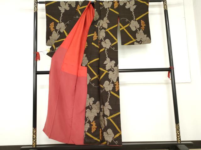 平和屋着物●本場大島紬　アンティーク大島　葡萄蔦の葉文　正絹　逸品　AABE0027cs