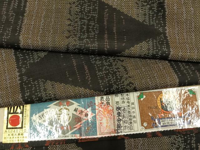 平和屋着物○本場大島紬 泥染め カタス7マルキ 幾何学文様 やまと誂