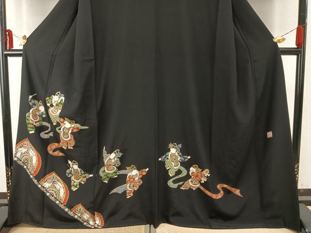 平和屋着物●近江英章　黒留袖　友禅　駒刺繍　人物文　金彩　正絹　逸品　AABE1870fy 平和屋着物○近江英章 黒留袖 友禅 駒刺繍 人物文 金彩 正絹