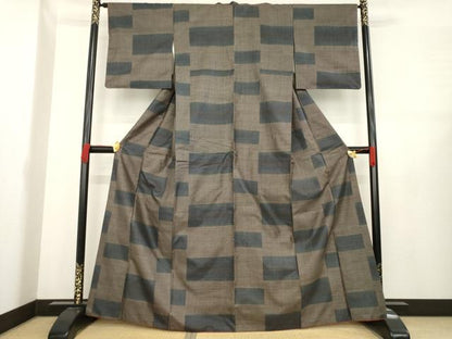 平和屋着物●本場大島紬　カタス7マルキ　段違い文様　正絹　逸品　AABE2038ck