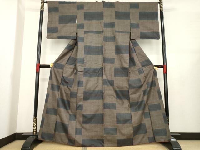 平和屋着物●本場大島紬　カタス7マルキ　段違い文様　正絹　逸品　AABE2038ck