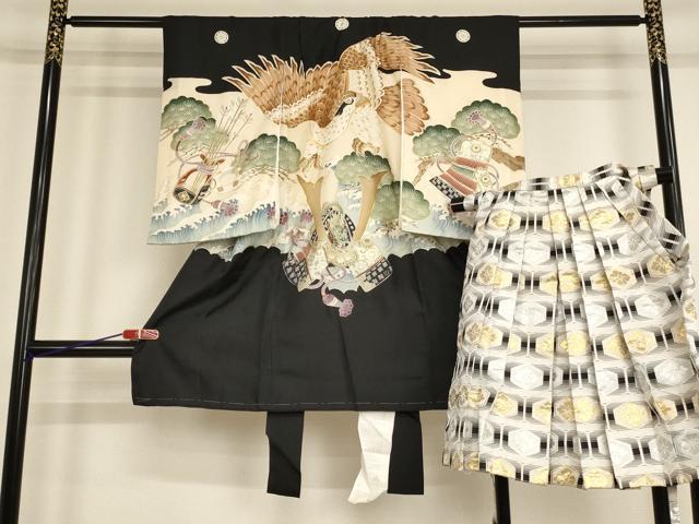平和屋着物[]七五三　男の子　祝着・行灯袴セット　駒刺繍　鷹　武具　松　金彩　逸品　AABE2105ja