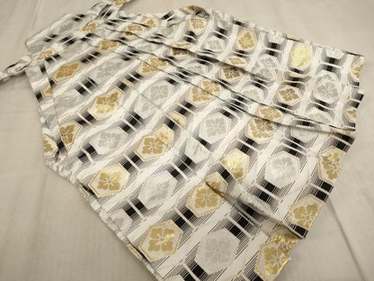 平和屋着物[]七五三　男の子　祝着・行灯袴セット　駒刺繍　鷹　武具　松　金彩　逸品　AABE2105ja