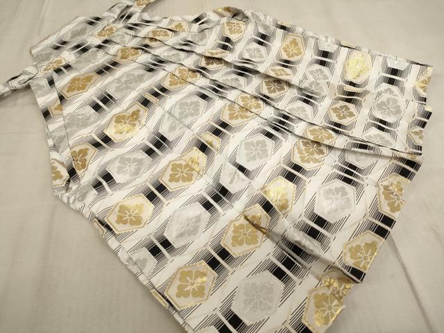 平和屋着物[]七五三　男の子　祝着・行灯袴セット　駒刺繍　鷹　武具　松　金彩　逸品　AABE2105ja