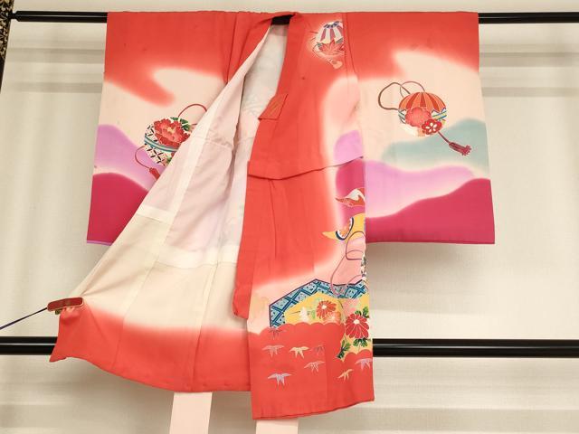 平和屋着物[]七五三　女の子　３歳　祝着　一つ身　友禅　束ね熨斗花手毬文　暈し染め　金彩　逸品　AABE2112ja