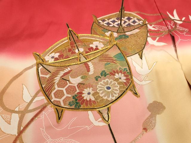 平和屋着物[]お宮参り　女の子　祝着　産着　初着　のしめ　駒刺繍　糸巻飛鶴花文　暈し染め　金彩　逸品　AABE2140ja